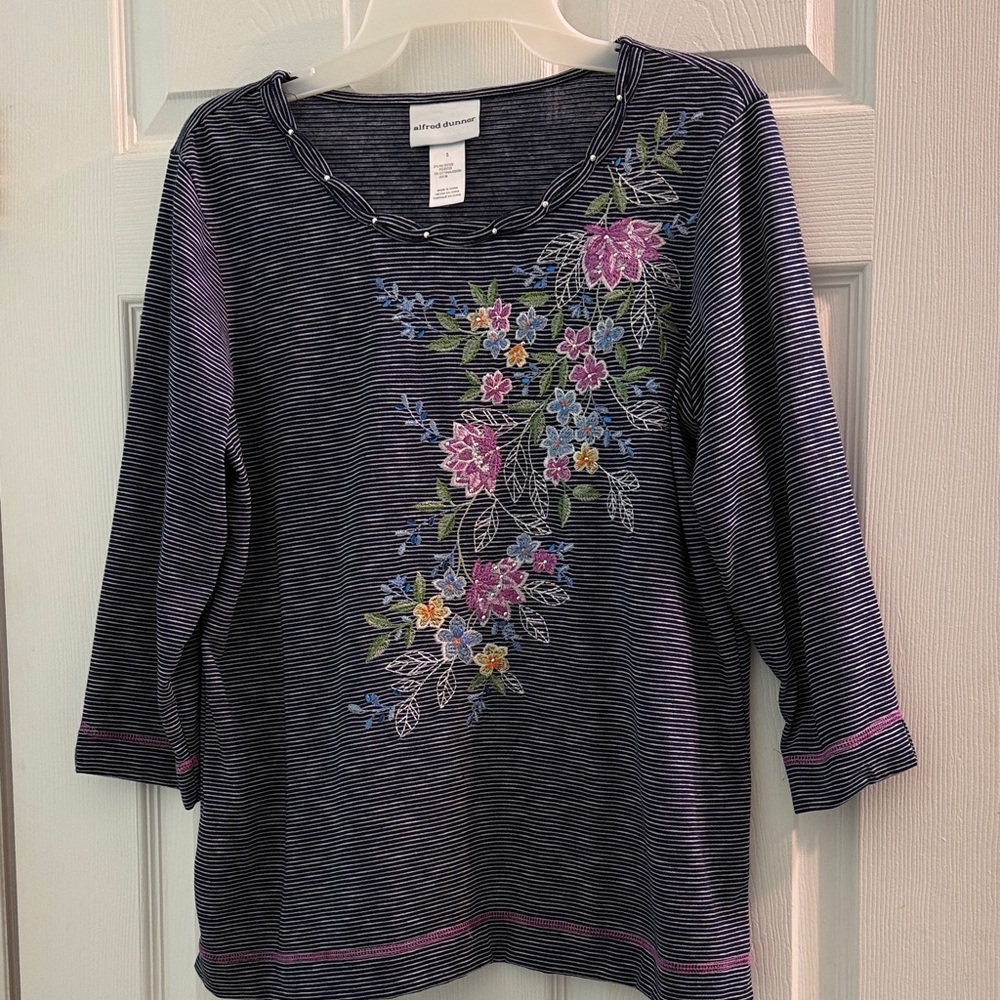 NWOT Alfred Dunner Embroidered Floral Navy Top